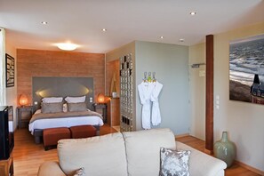 Premium bedding, in-room safe, desk, blackout curtains