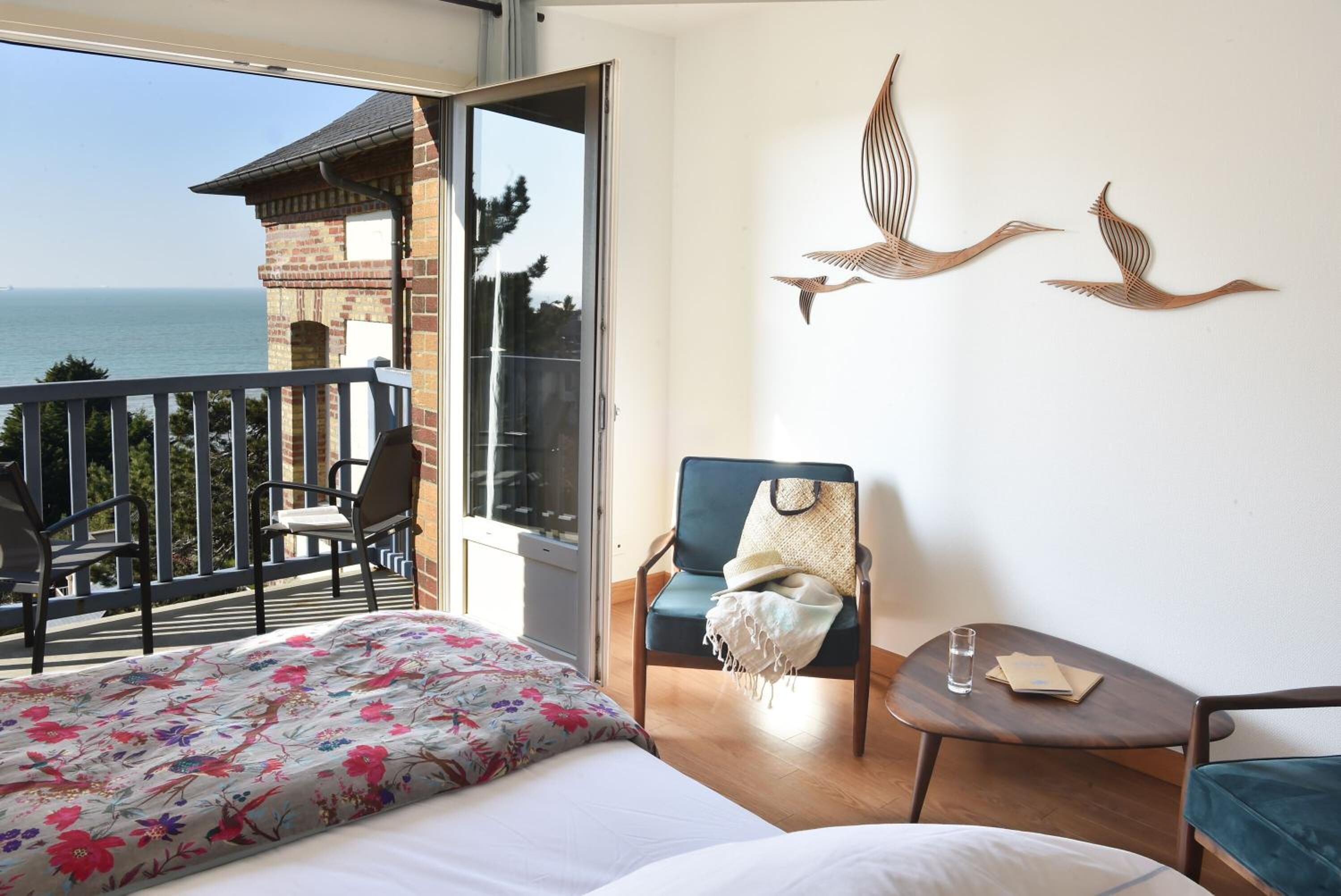 premium bedding, in-room safe, desk, blackout curtains