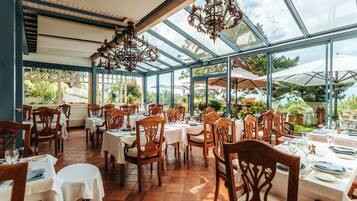 Ze serveren er lunch en diner