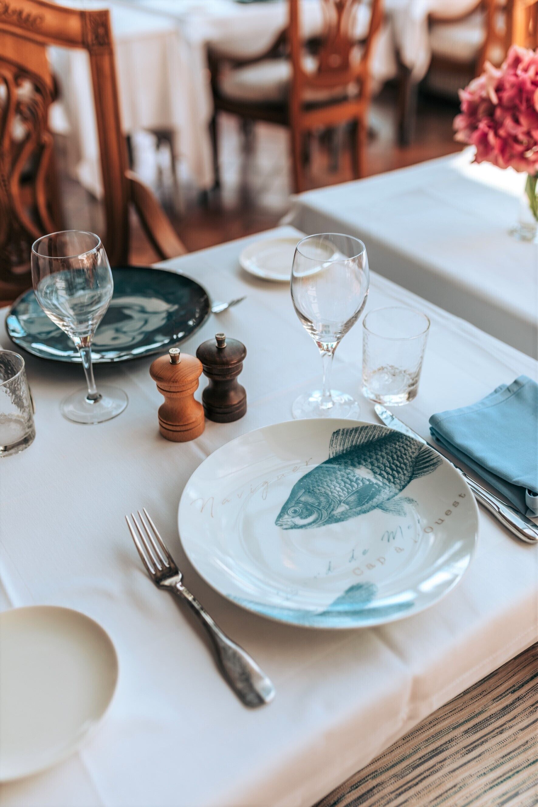 lunch and dinner served, sea views