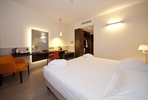 Executive Double or Twin Room | Premium bedding, Select Comfort beds, minibar, in-room safe - Rmh Modena Des Arts (Modena)