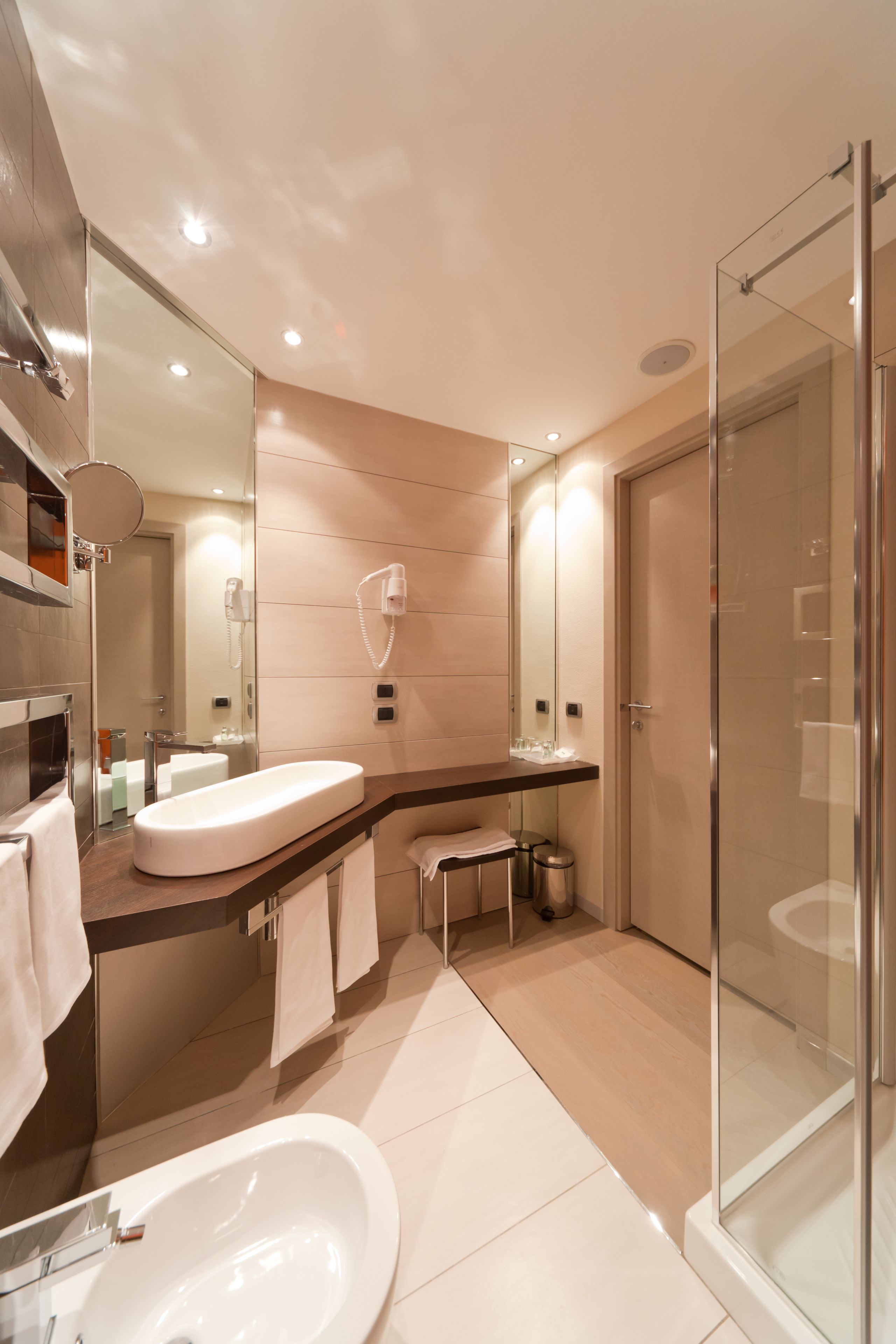 shower, free toiletries, hair dryer, bidet