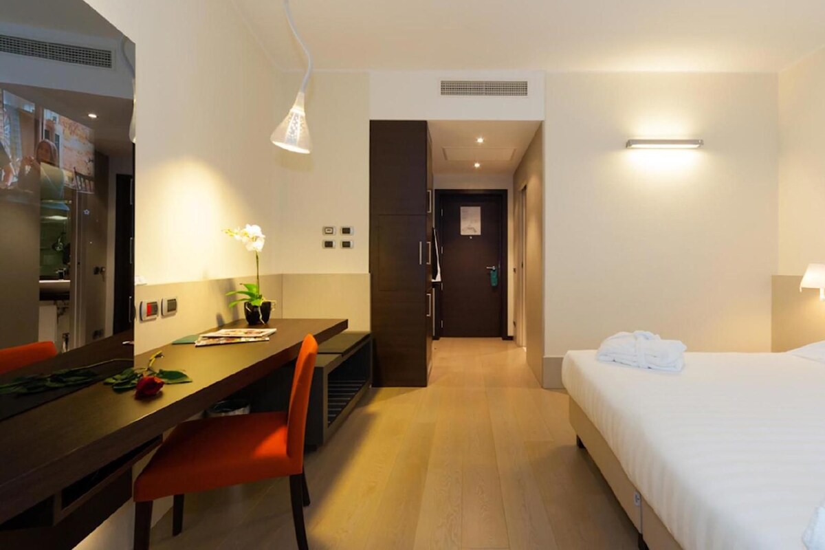 Ropa de cama de alta calidad, colchones Select Comfort y minibar 