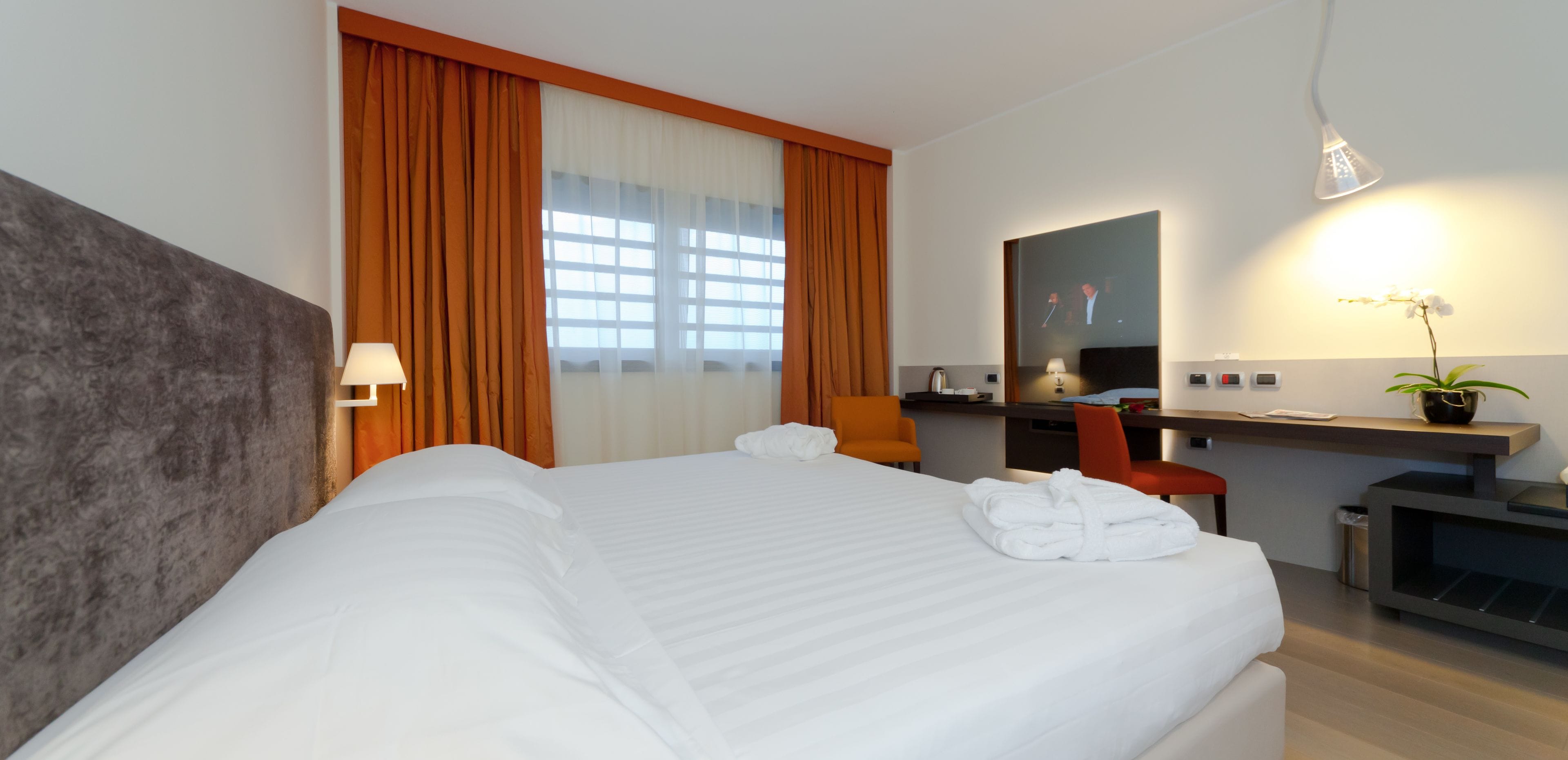 1 bedroom, premium bedding, select comfort beds, minibar