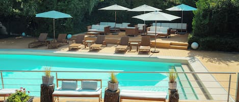 Seasonal outdoor pool, pool umbrellas, sun loungers