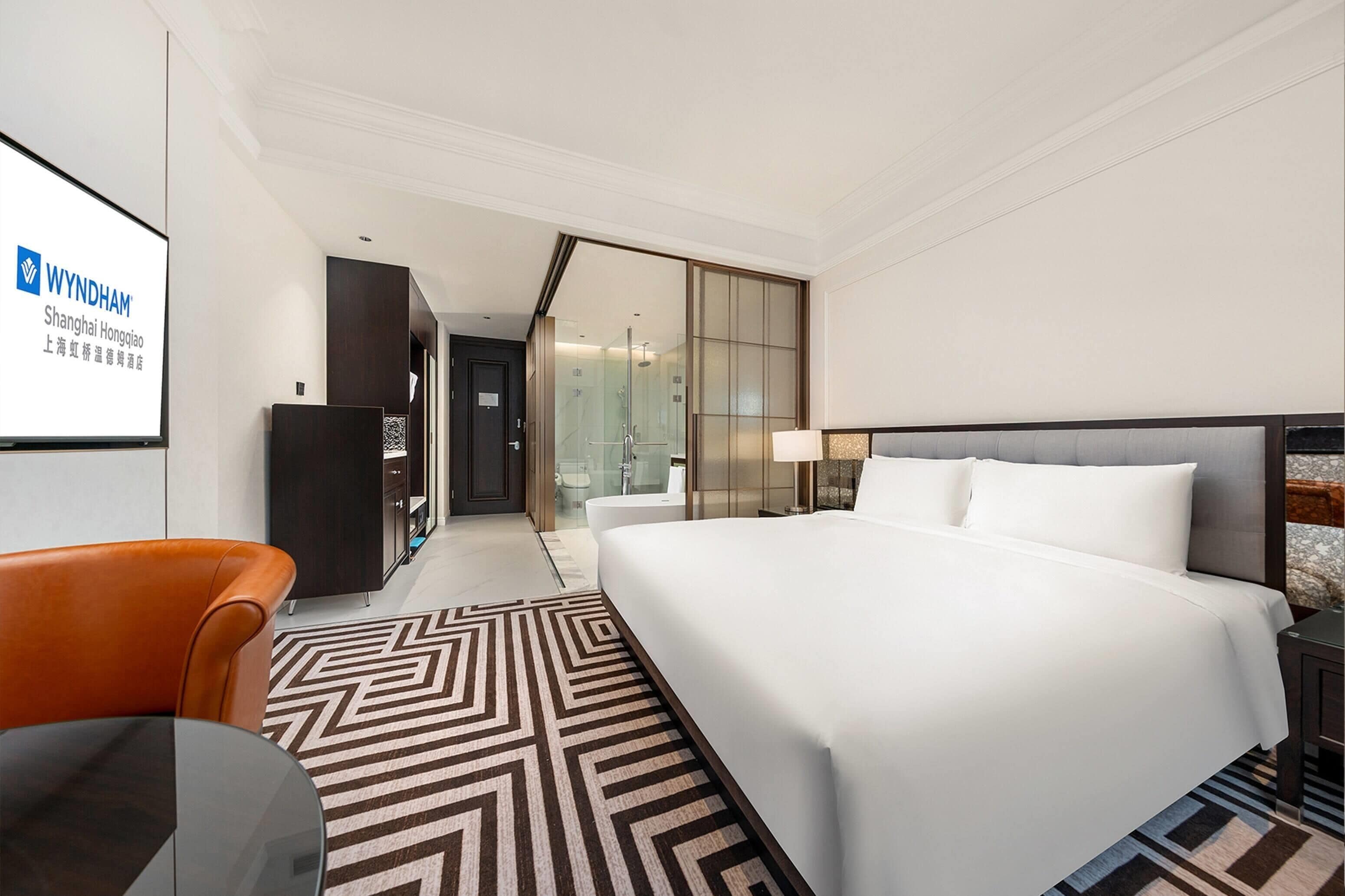 Down duvets, in-room safe, free WiFi, bed sheets