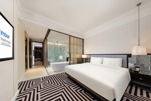Luxury Suite Non smoking | Down duvets, in-room safe, free WiFi, bed sheets - Wyndham Shanghai Hongqiao (Shanghai)
