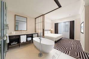 Down duvets, in-room safe, free WiFi, bed sheets - Wyndham Shanghai Hongqiao (Shanghai)