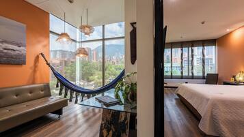 Executive Suite | Down comforters, pillowtop beds, minibar, in-room safe