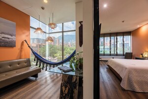 Cubrecamas, colchones con pillow-top y minibar 