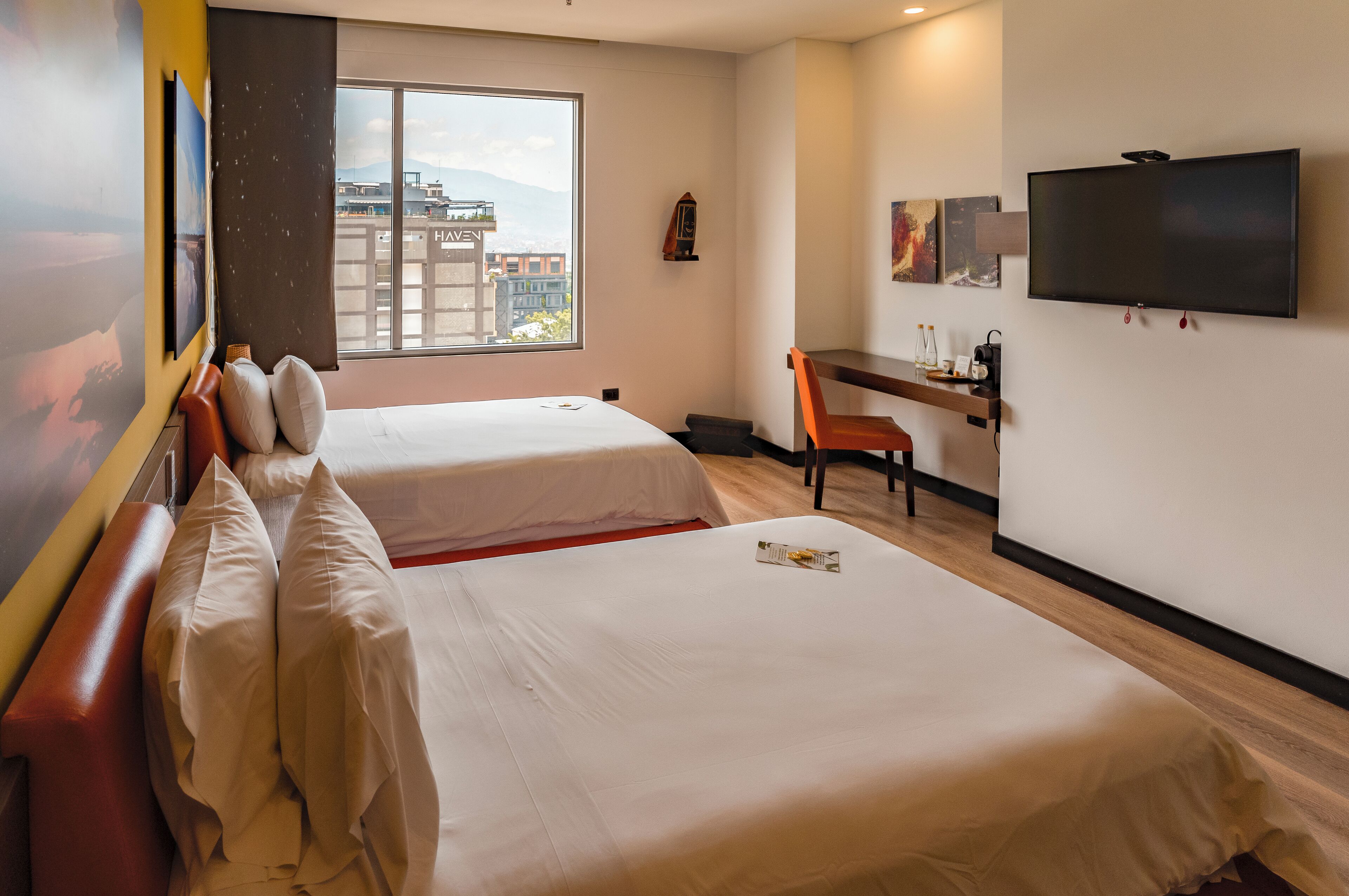 superior twin room | 1 bedroom, down duvets, pillow-top beds, minibar