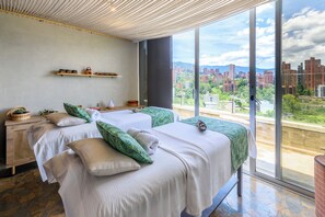 Behandelingskamers voor koppels, een sauna, een Turks bad/hammam