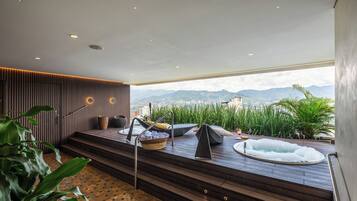 Couples treatment rooms, sauna, Turkish bath, body treatments