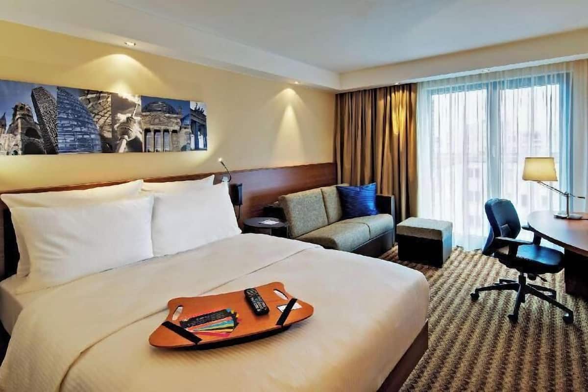 Allergitestade sÀngklÀder, mörklÀggningsgardiner och ljudisolering