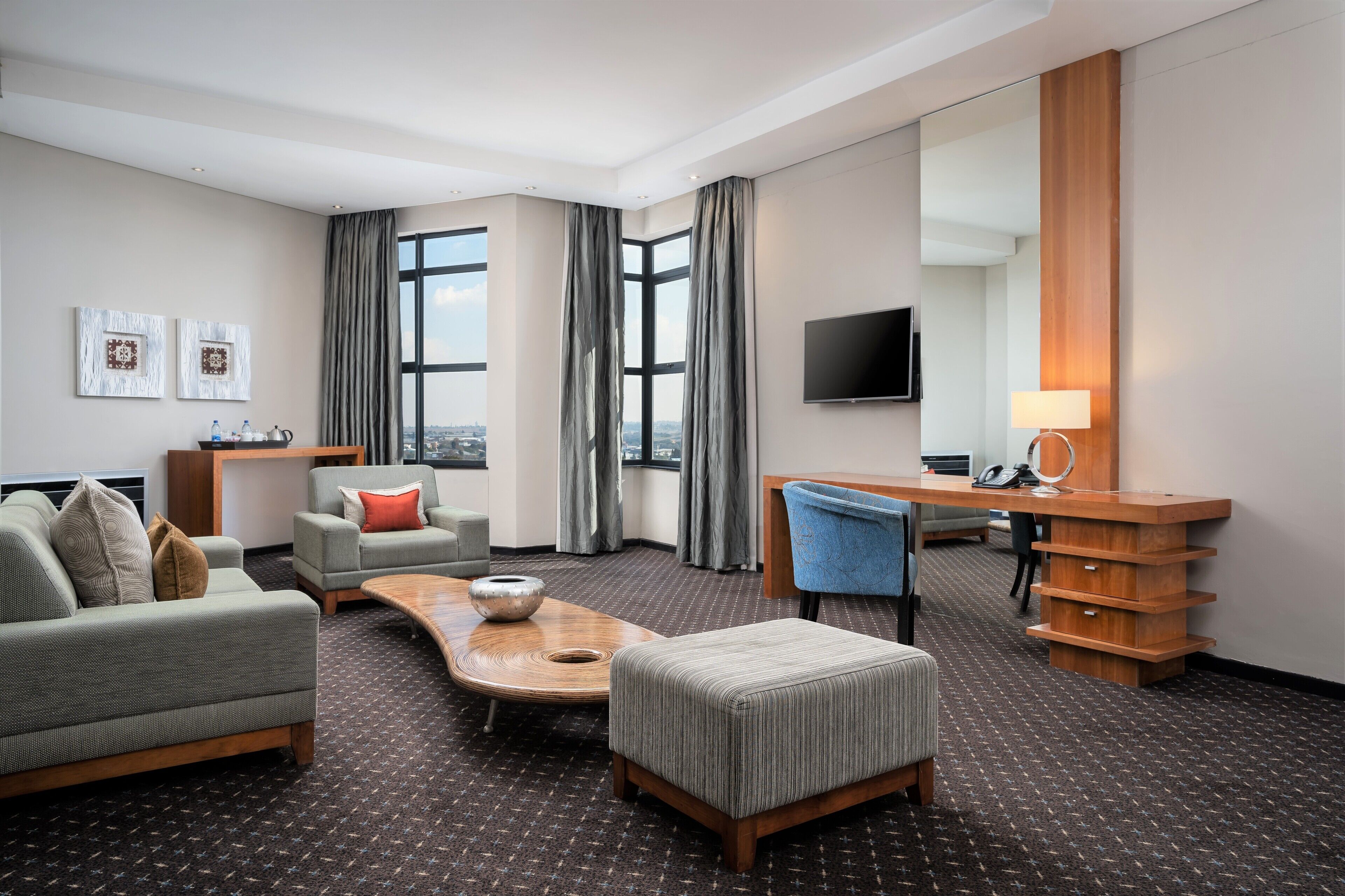 suite | 1 bedroom, premium bedding, down duvets, select comfort beds