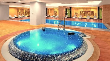 Piscine couverte, piscine extérieure (ouverte en saison)