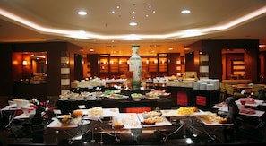 Daily buffet breakfast for a fee