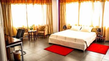 Suite | Minibar, in-room safe, blackout drapes, free WiFi