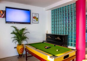 Billiards - Maxlot Hotel (Accra)