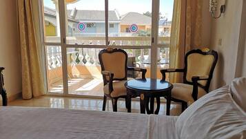 スタンダード ダブルまたはツインルーム | 高級寝具、ミニバー、セーフティボックス (室内)、デスク