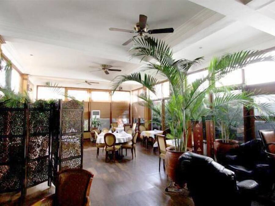 Se sirven desayunos, comidas, cenas y cocina africana