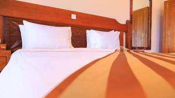 Minibar, individually decorated, individually furnished, desk