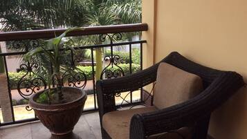 Minibar, individually decorated, individually furnished, desk