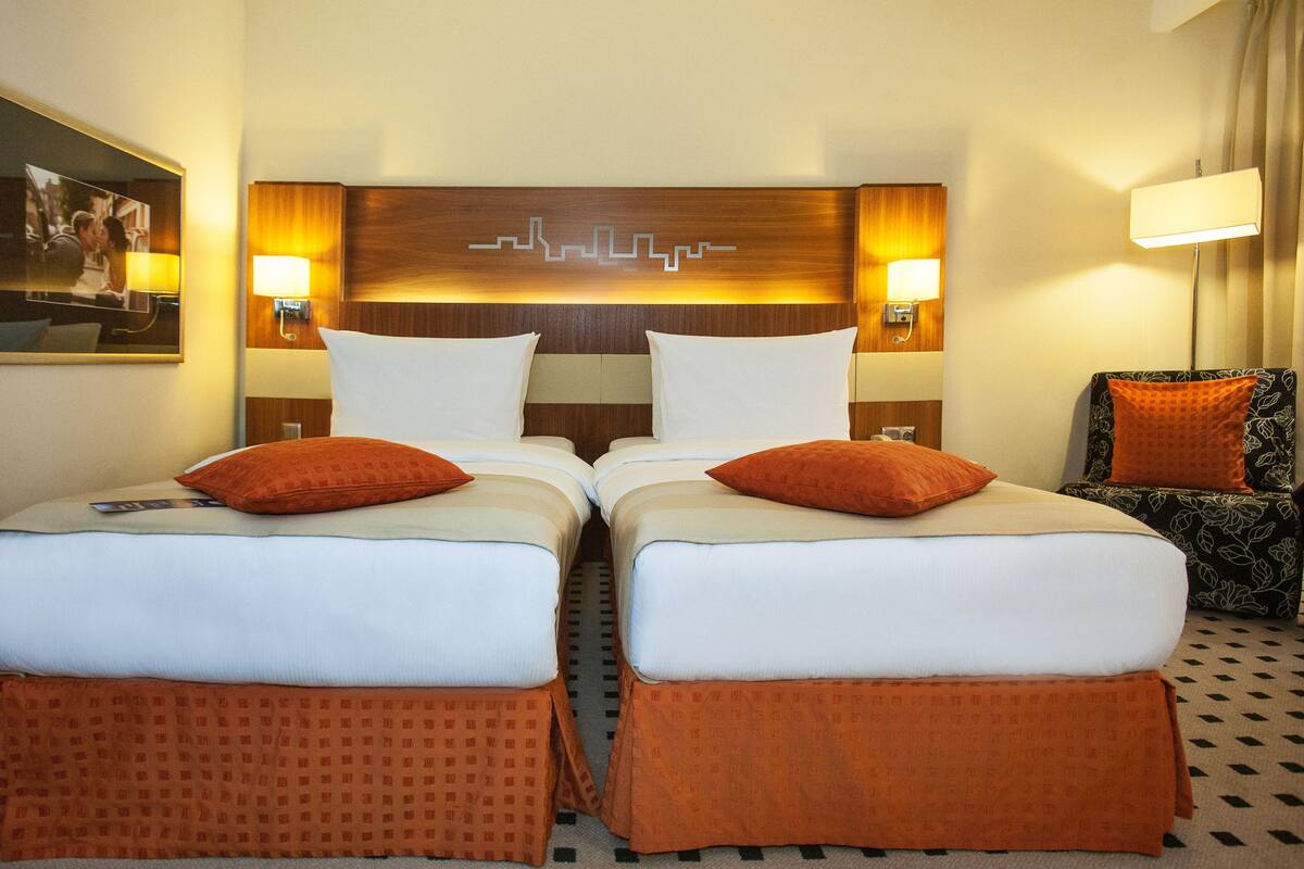 Premium bedding, down comforters, minibar, in-room safe