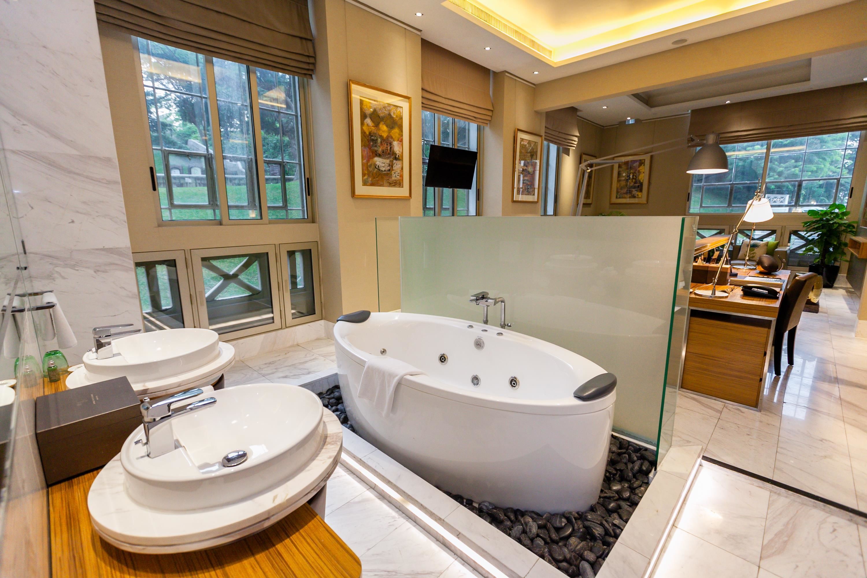 separate bathtub and shower, deep-soaking bathtub, rainfall showerhead