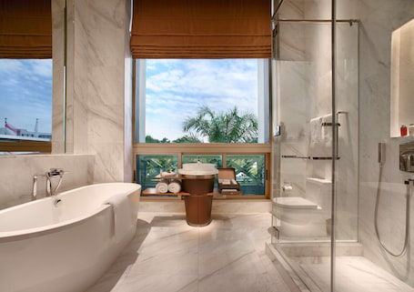 Hotel Fort Canning - Image 6