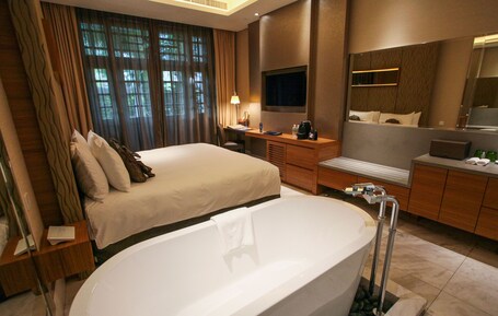 Hotel Fort Canning - Image 13
