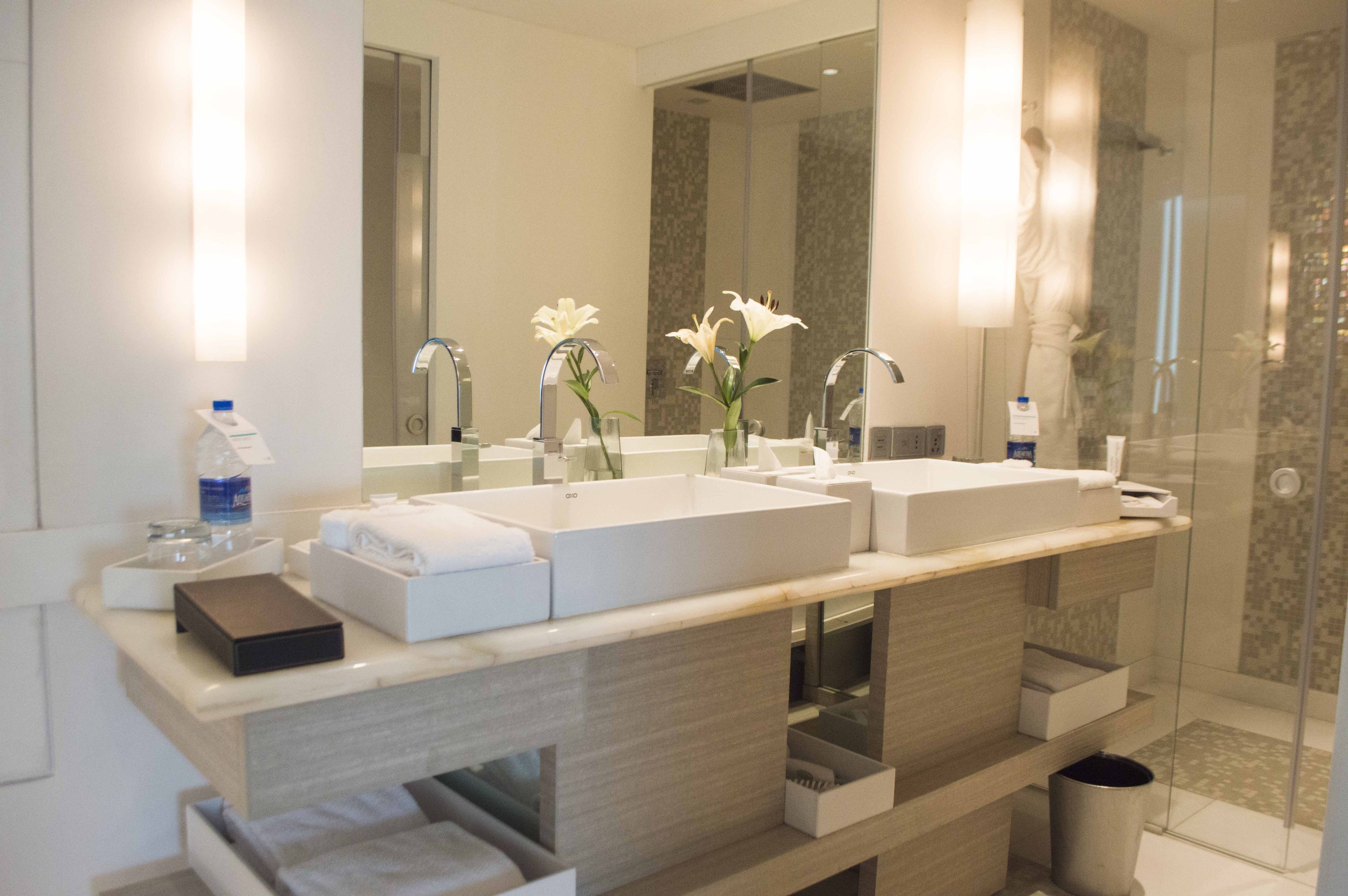 separate bathtub and shower, deep-soaking bathtub, rainfall showerhead