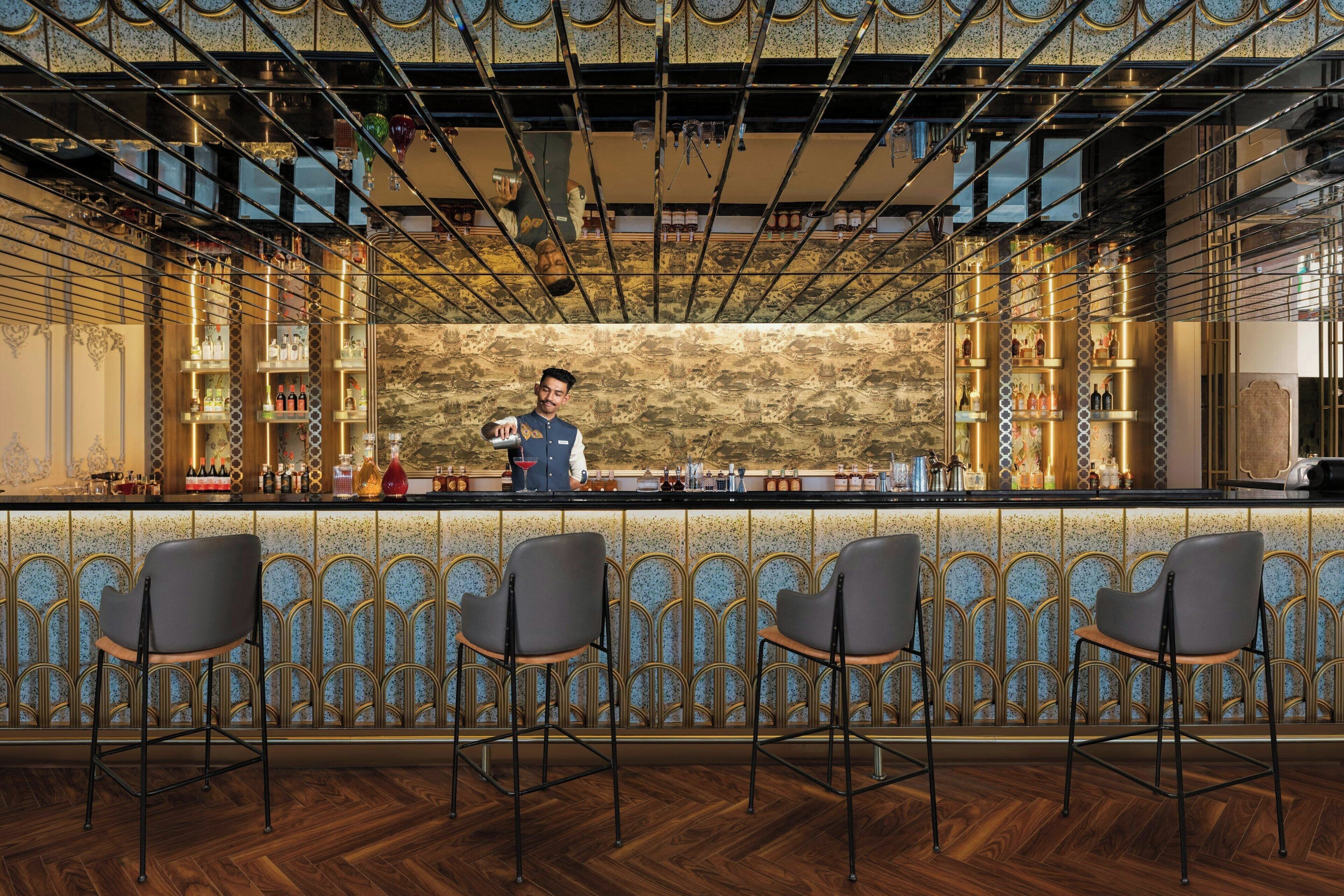 3 restaurants, breakfast, lunch, dinner served; italian cuisine