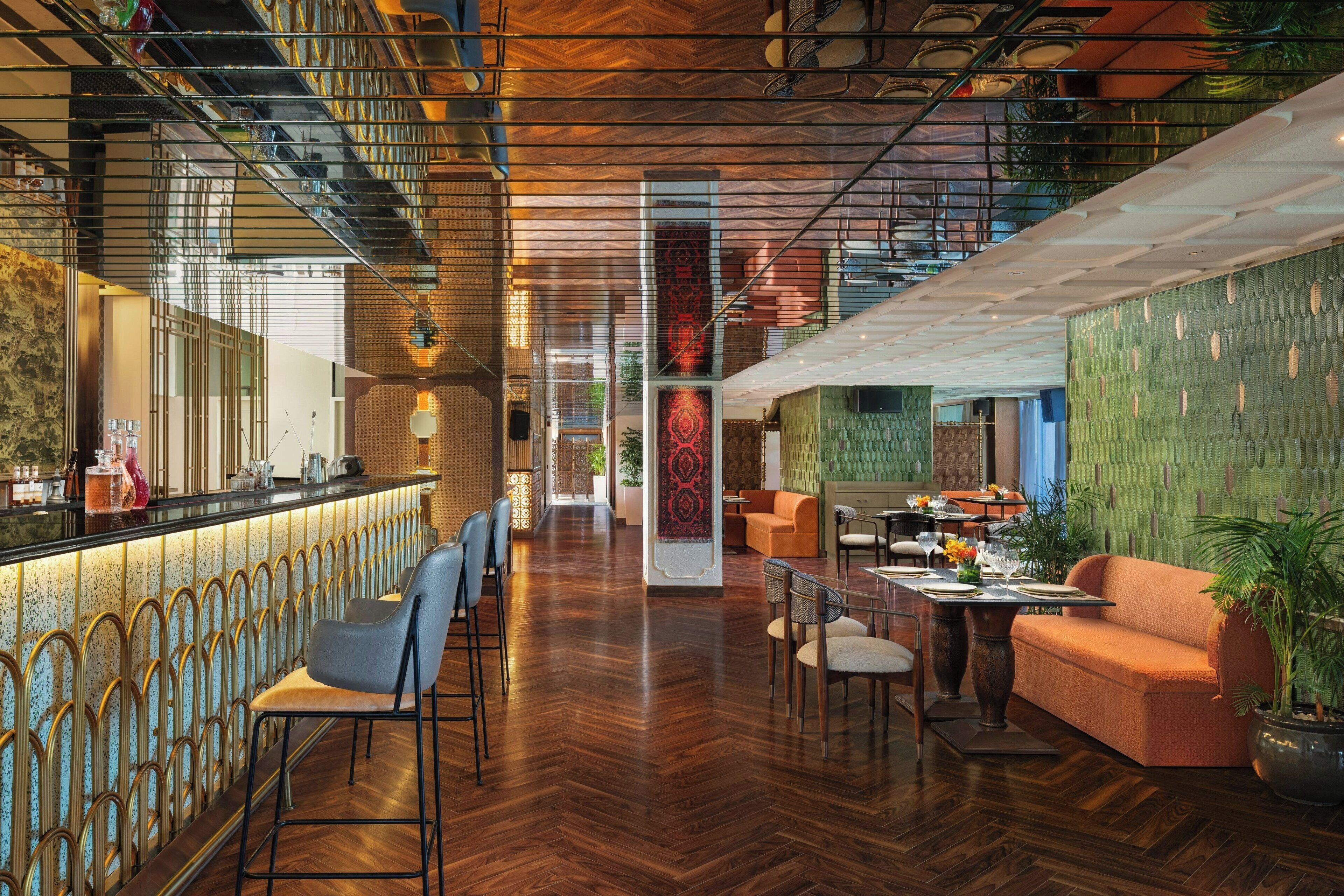 3 nhà hàng, phục vụ bữa sáng, bữa trưa, bữa tối, món Ý 