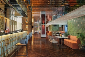 3 restauranter, frokost, lunsj og middag serveres, italienske retter