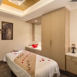 Couples treatment room(s), steam room, body treatments