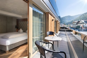 客房內保險箱、書桌、遮光布/窗簾、免費無線上網