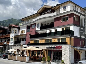 Front of property - Hotel Sonnenhof (Gerlos)