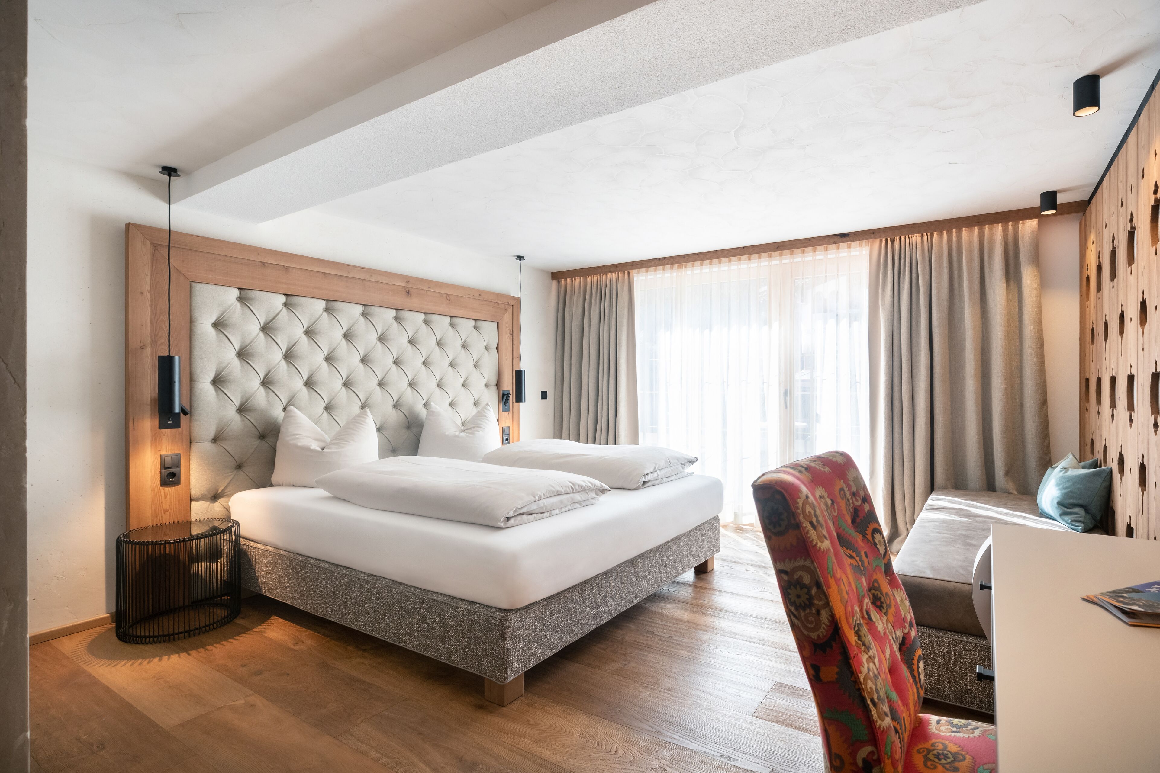 Caja de seguridad en la habitación, escritorio y cortinas blackout 