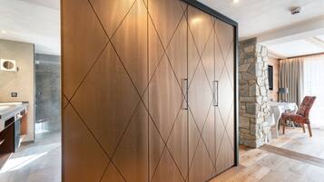 In-room safe, desk, blackout drapes, free WiFi