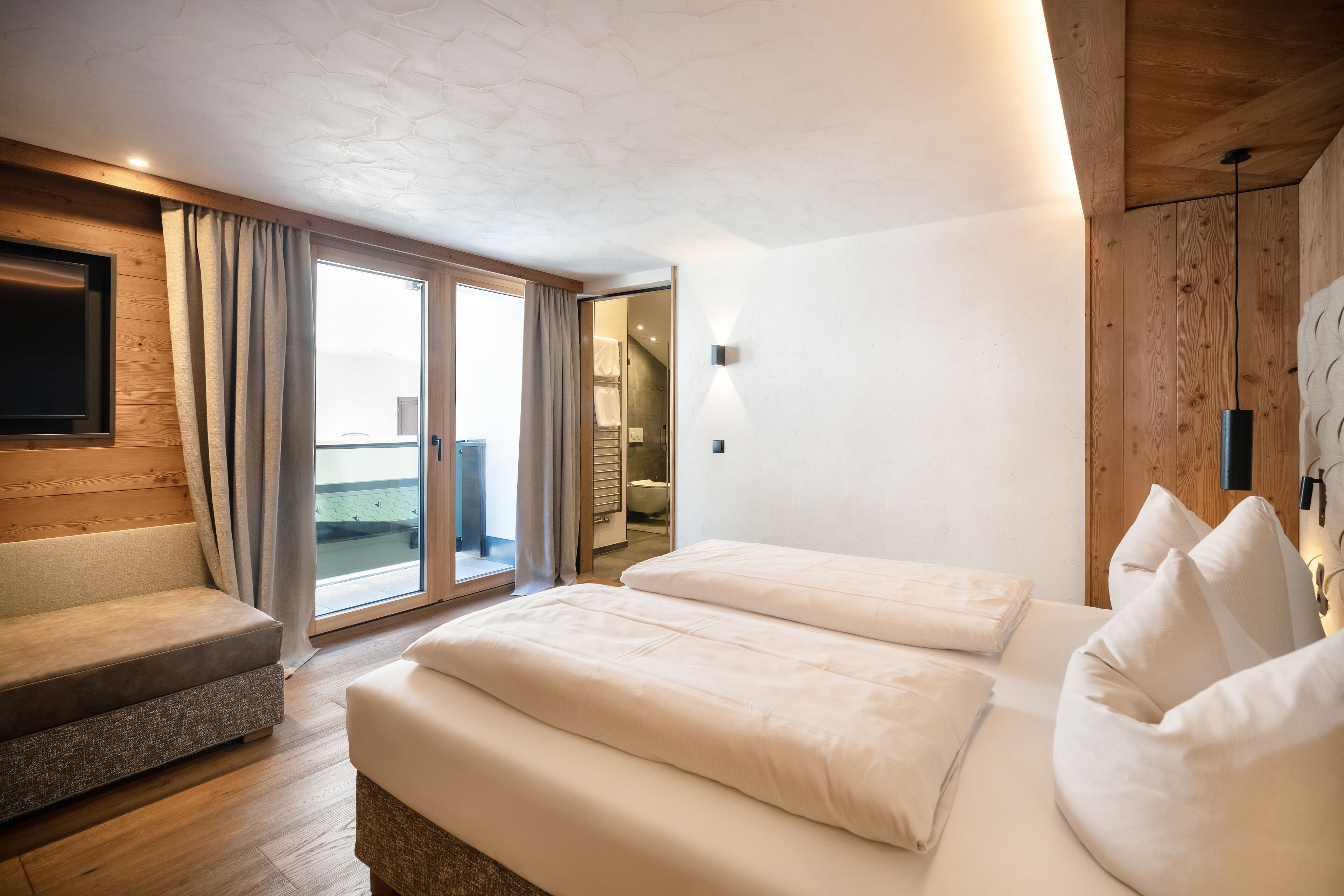 Habitació doble superior, balcó | Caixa forta a l'habitació, escriptori, cortines opaques i wifi gratuïta 