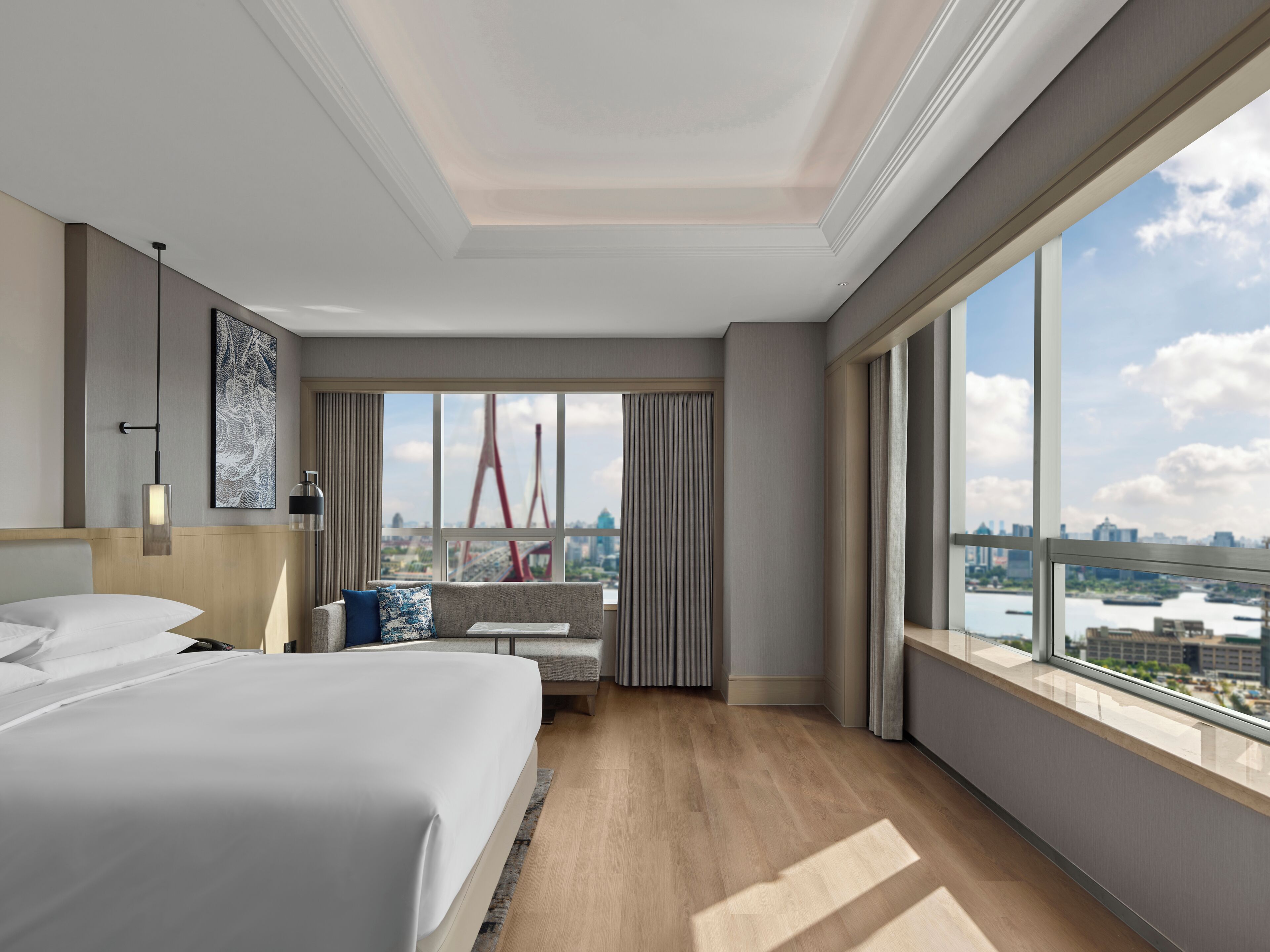Minibar, safe på rommet, skrivebord og blendingsgardiner