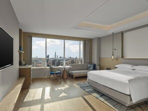 Minibar, in-room safe, desk, blackout drapes - Shanghai Marriott Hotel Yangpu Riverside (Shanghai)