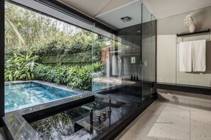 Separate tub and shower, rainfall showerhead, designer toiletries - TIA Wellness Resort - Spa Inclusive (Da Nang)