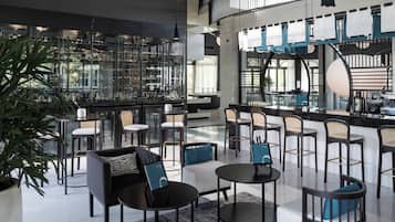 2 restaurantes, café da manhã, culinária asiática