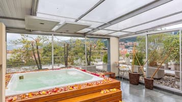 Boblebad, kropsbehandlinger, hydroterapi, body scrub-behandlinger
