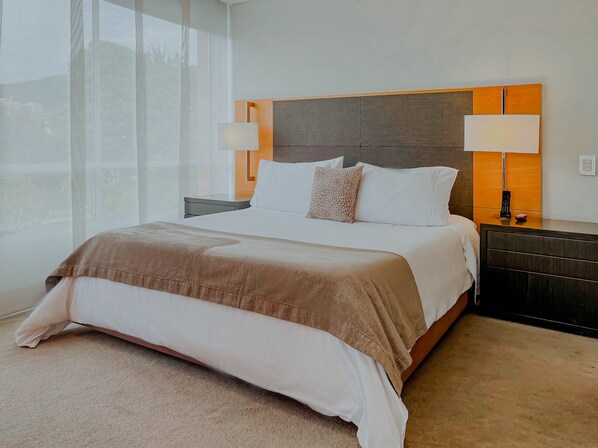 Studio Suite, 1 Queen Bed | Premium bedding, down comforters, minibar, in-room safe - Faranda Collection Bogota, a member of Radisson Individuals (Bogotá)