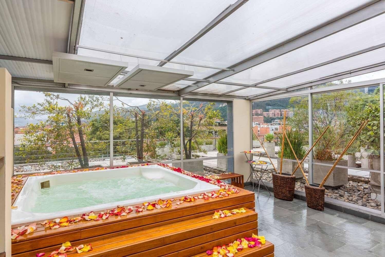 Bañera de hidromasaje, tratamientos corporales, hidroterapia 