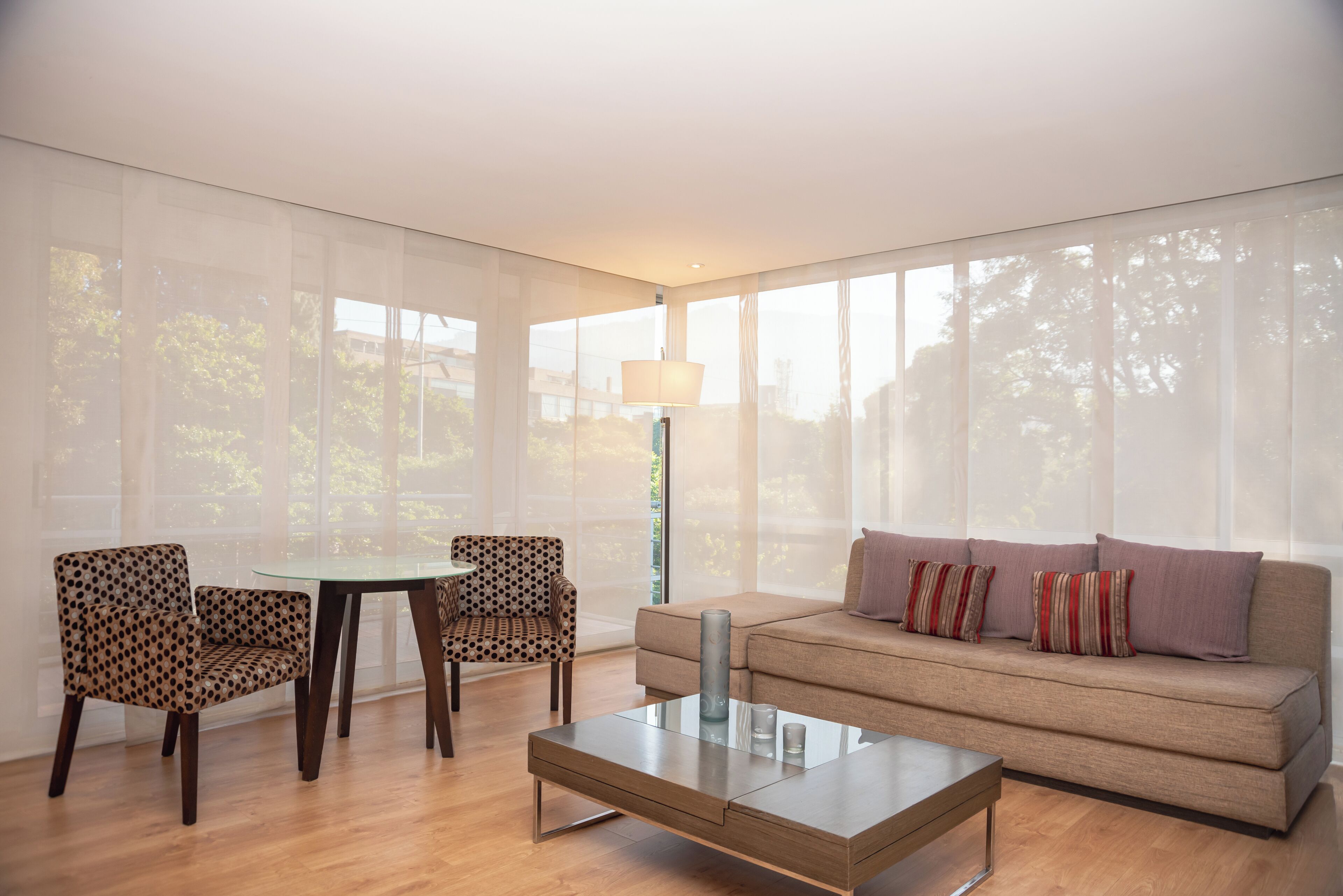 studio suite, 1 queen bed | living area | lcd tv