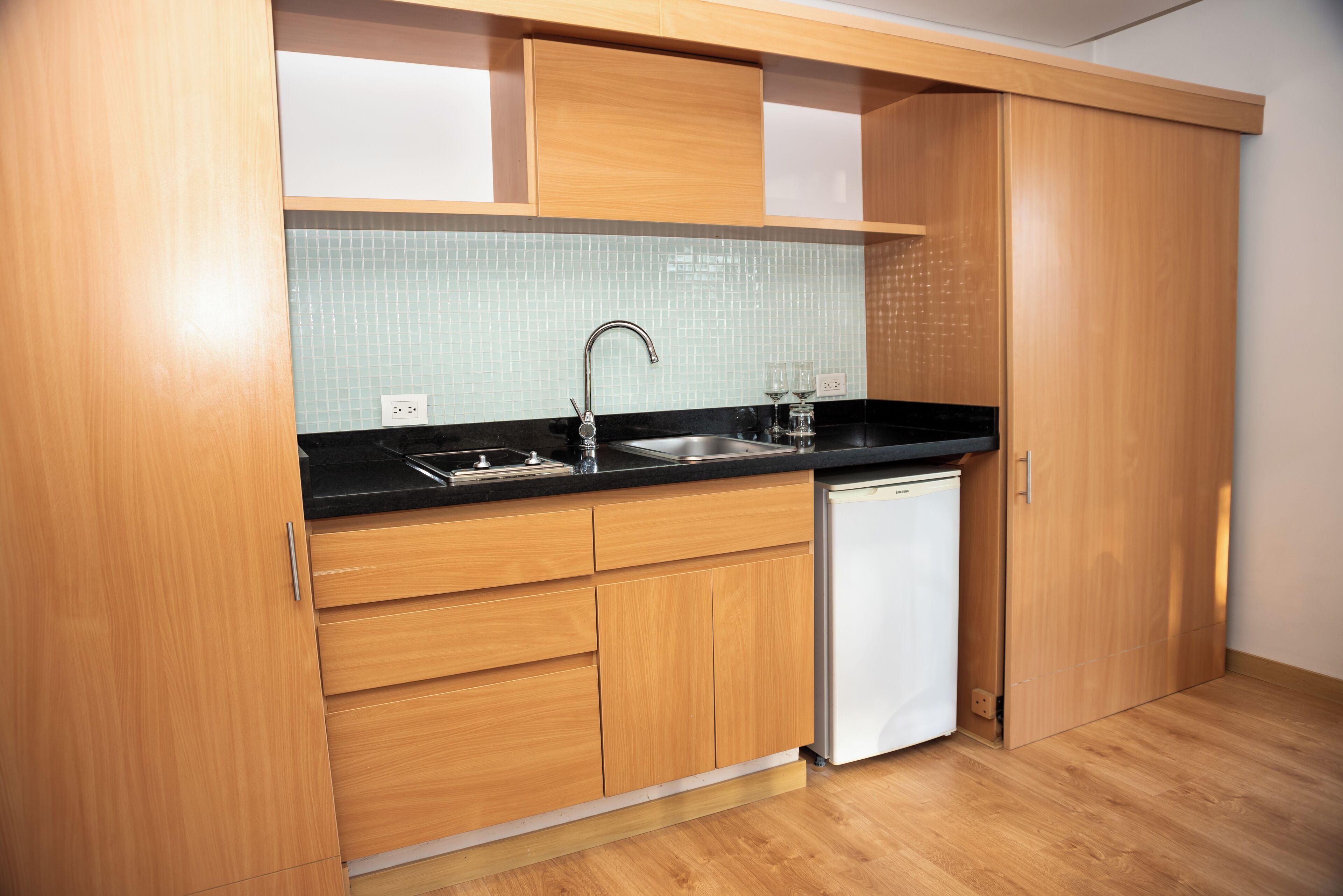 suite, 1 bedroom | living area | lcd tv